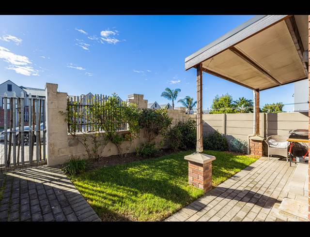 2 BEDROOM TOWNHOUSE FOR SALE IN BRACKENFELL SOUTH